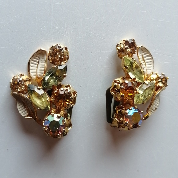 Vintage Jewelry - Vintage Austria AB Topaz Peridot Color Stone White Enamel Gold Clip Earrings